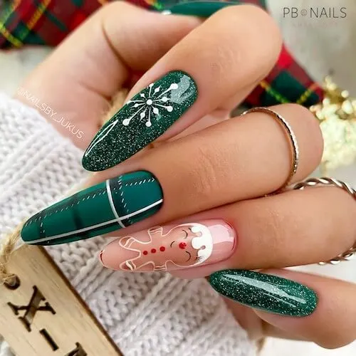 green Christmas nail ideas