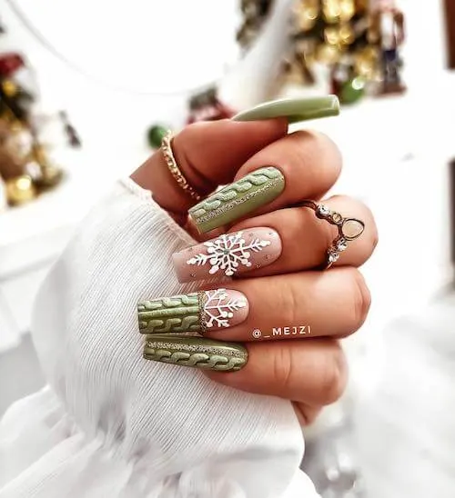 green Christmas nail ideas