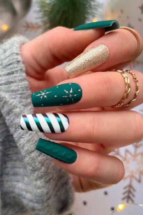 green Christmas nail ideas