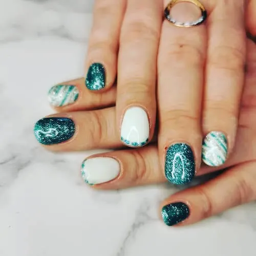 green Christmas nail ideas