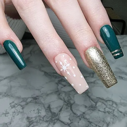 green Christmas nail ideas