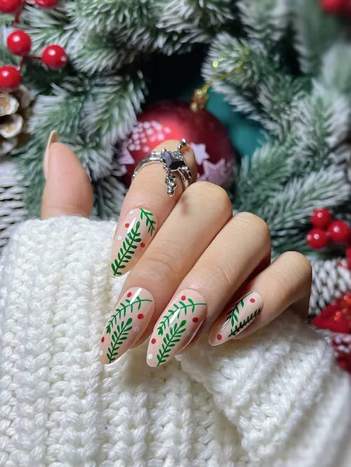 green Christmas nail ideas