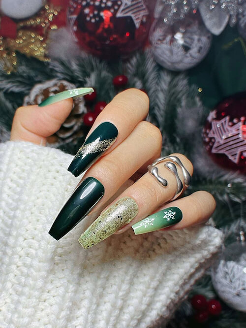 green Christmas nail ideas