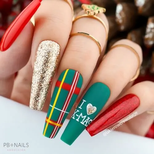 green Christmas nail ideas