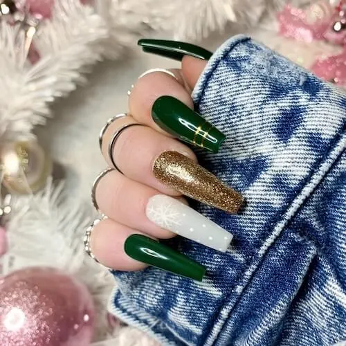 green Christmas nail ideas