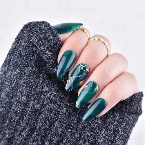 green Christmas nail ideas