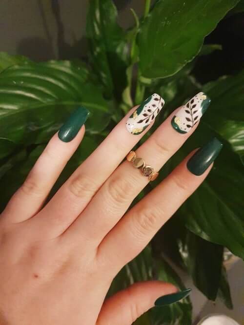 green Christmas nail ideas