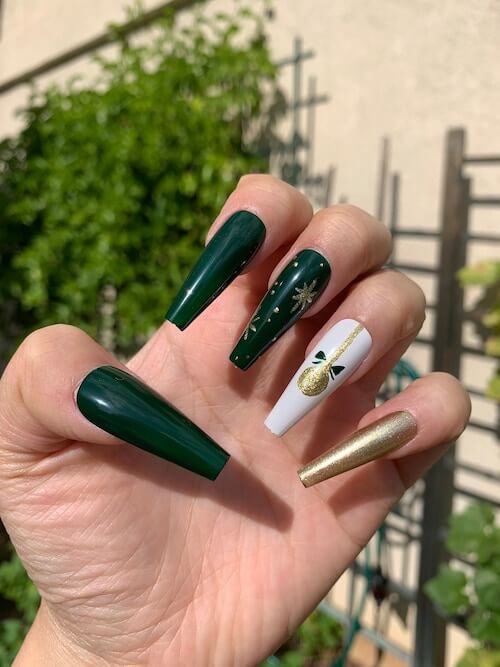 green Christmas nail ideas