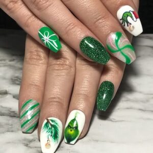 57+ Best Green Christmas Nail Ideas [2023] For A Gorgeous Festive Style