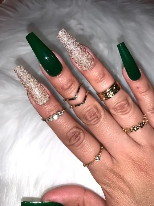 green Christmas nail ideas