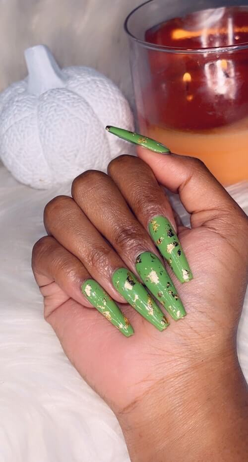 green Christmas nail ideas
