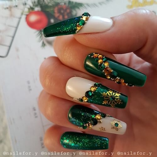 green Christmas nail ideas