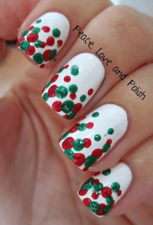 green Christmas nail ideas