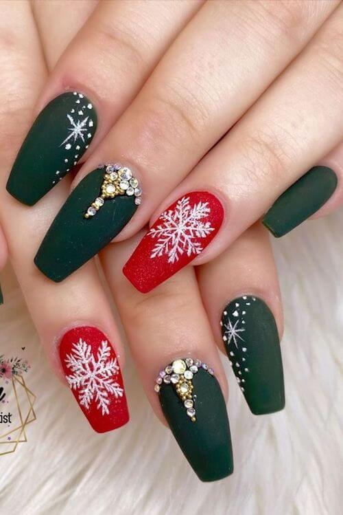 green Christmas nail ideas