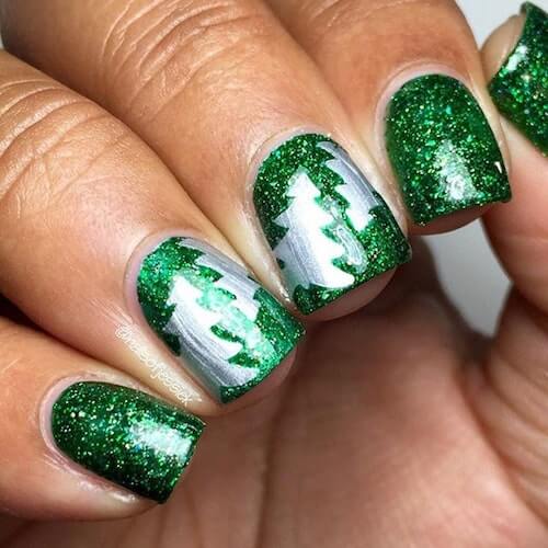 green Christmas nail ideas