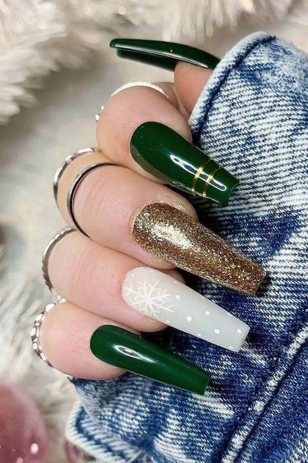 Elegant Green and Gold Winter Nails