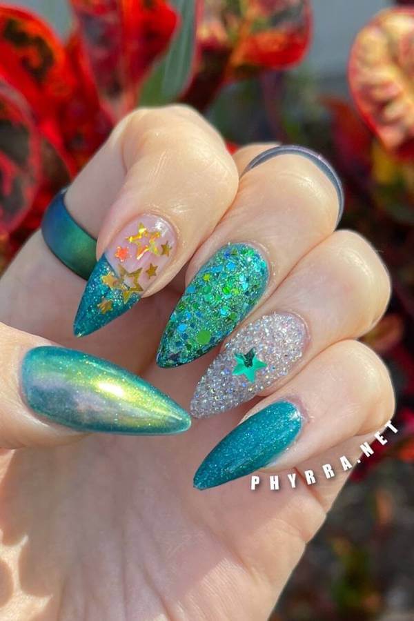Green Glitter Star Winter Nails