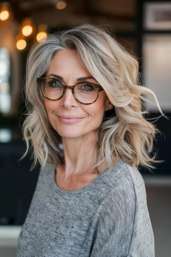 Soft Wavy Lob with Highlights