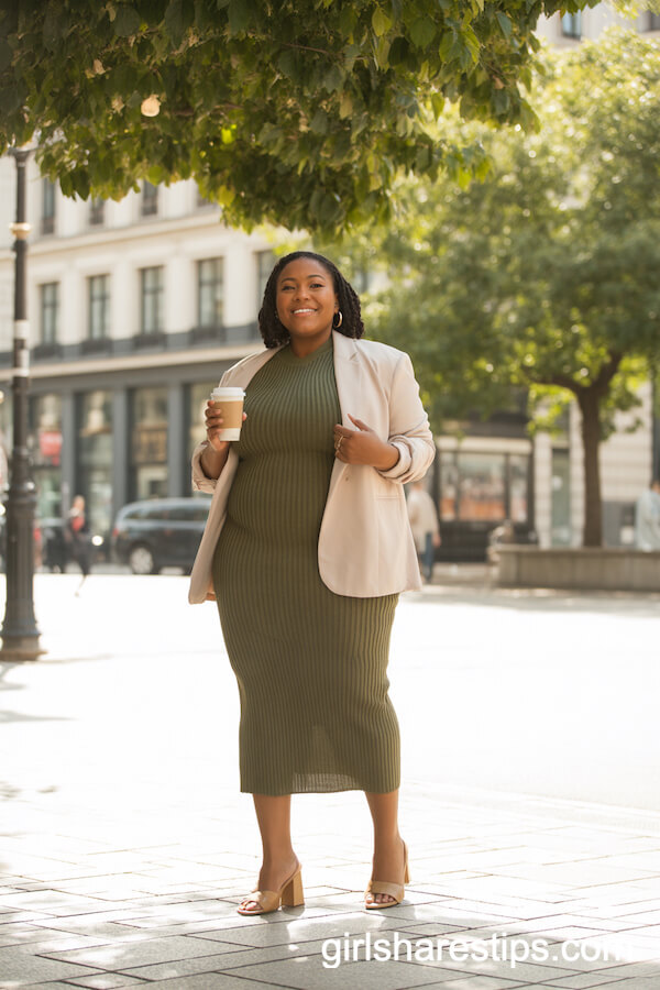 Textured Light Grey Suit and Graphic Tee Street Style