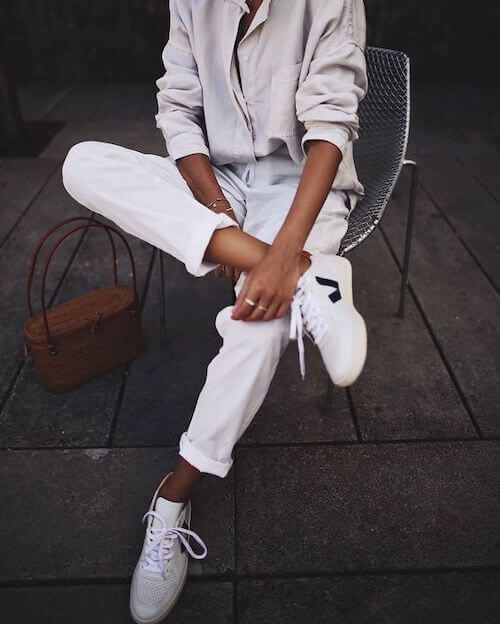 how to wear white sneakers