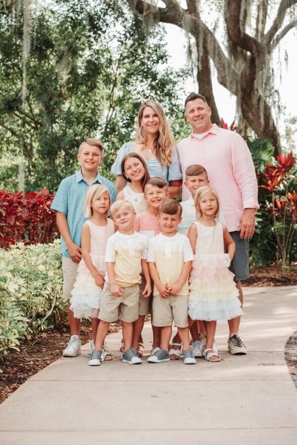 Summer Pastel and Khaki Outfits for Large Families
