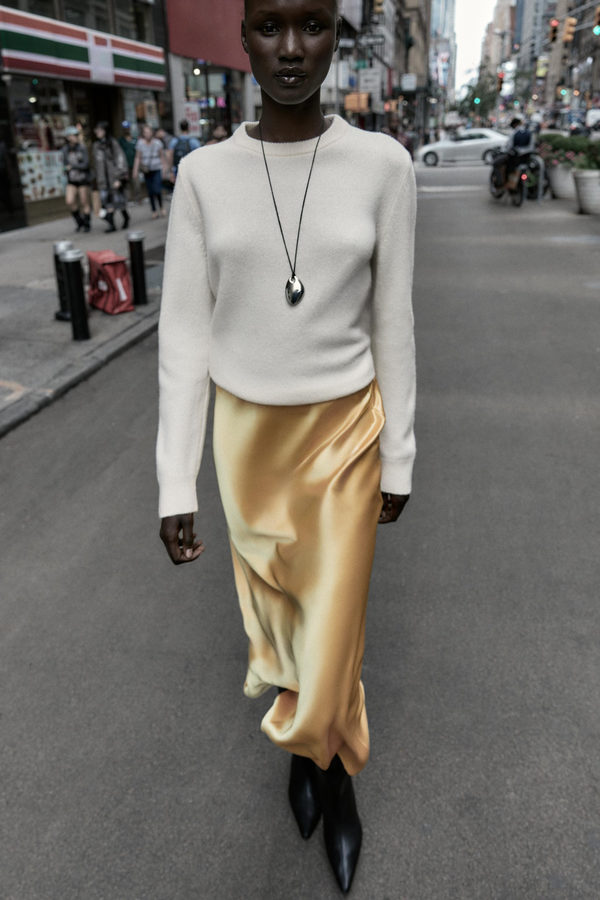 long necklace outfit