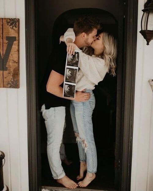 maternity photos in jeans