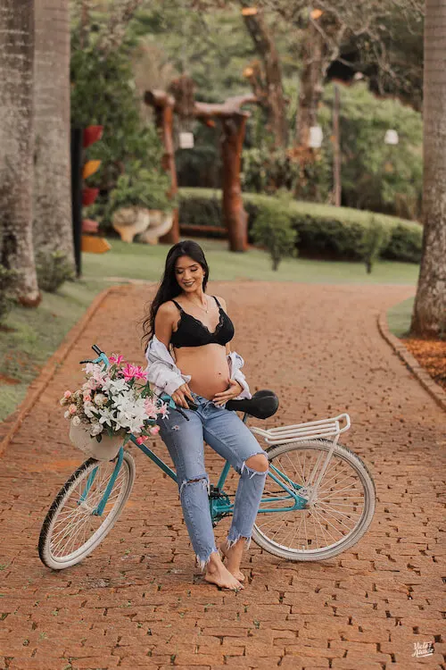 maternity photos in jeans