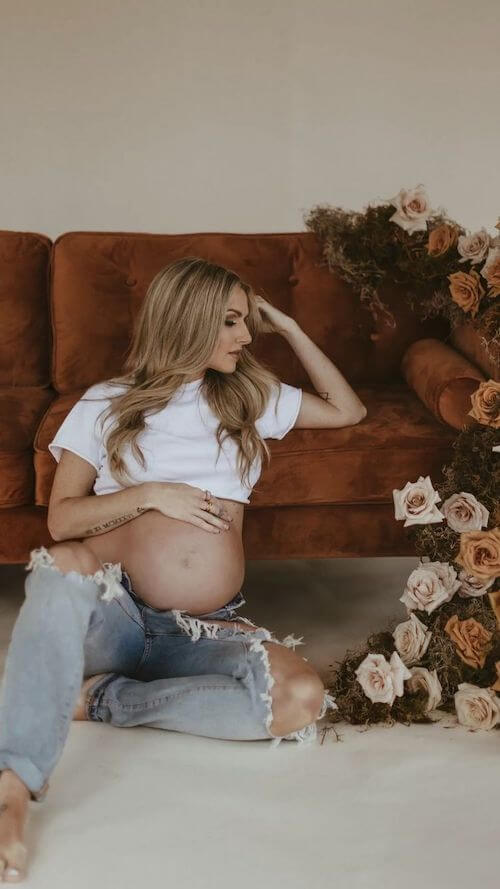 maternity photos in jeans