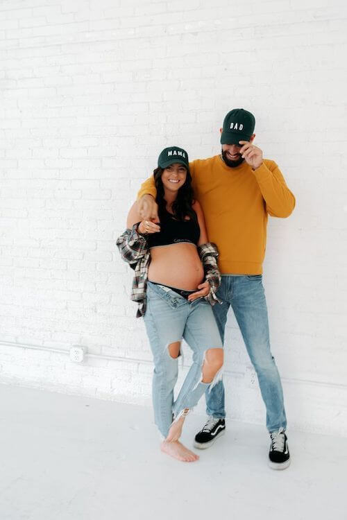 maternity photos in jeans