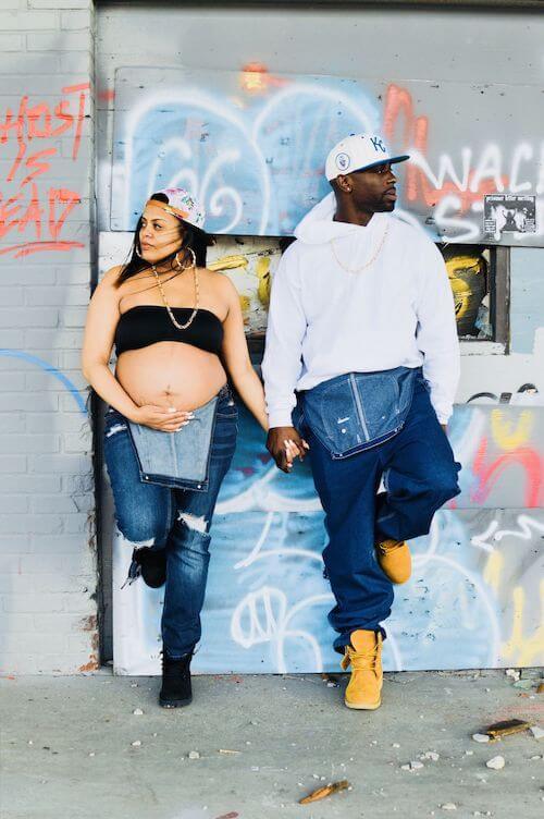 maternity photos in jeans