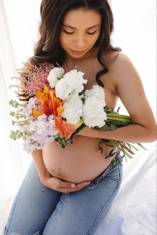 maternity photos in jeans