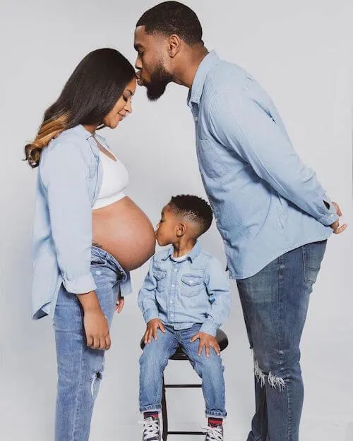 maternity photos in jeans