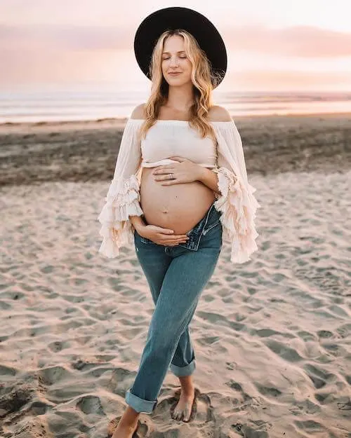 maternity photos in jeans