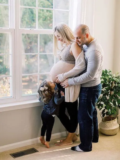 maternity photoshoot with siblings