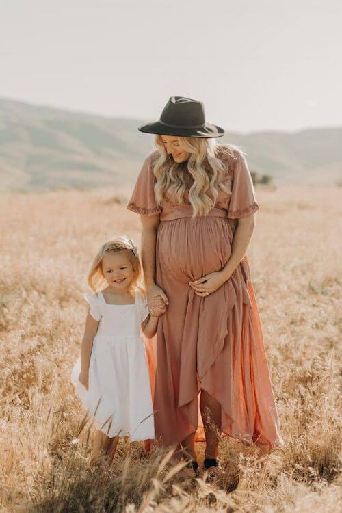 maternity photoshoot with siblings