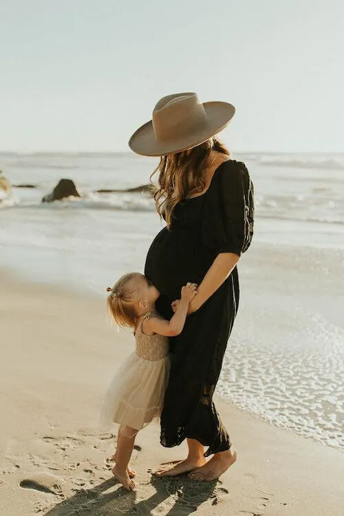 maternity photoshoot with siblings