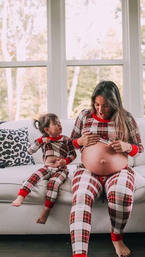 maternity photoshoot with siblings