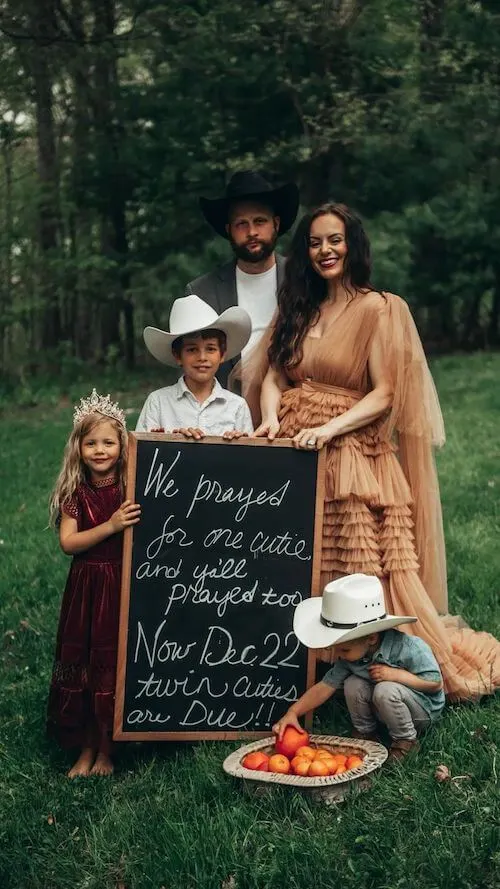 maternity photoshoot with siblings