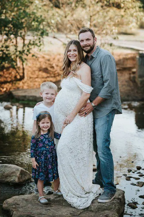 maternity photoshoot with siblings