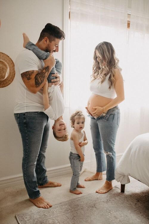 maternity photoshoot with toddler