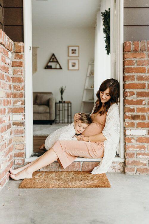 maternity photoshoot with toddler