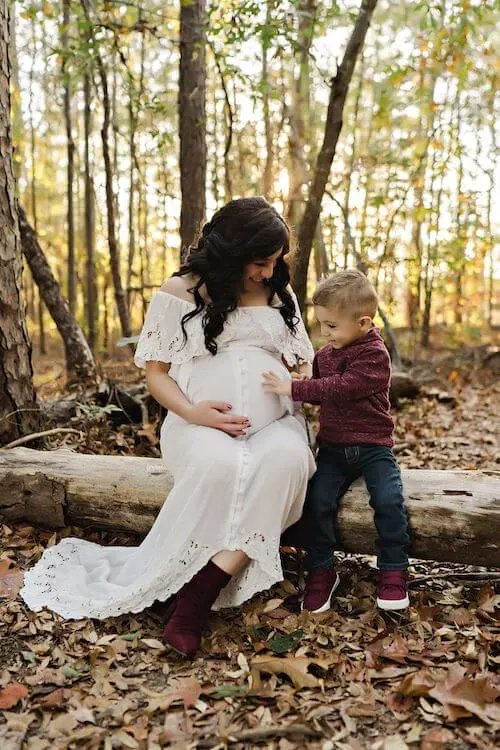 maternity photoshoot with toddler