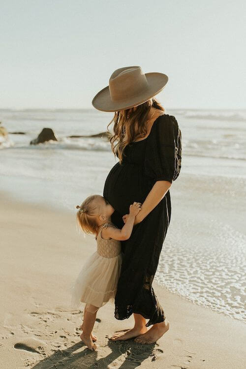 maternity photoshoot with toddler