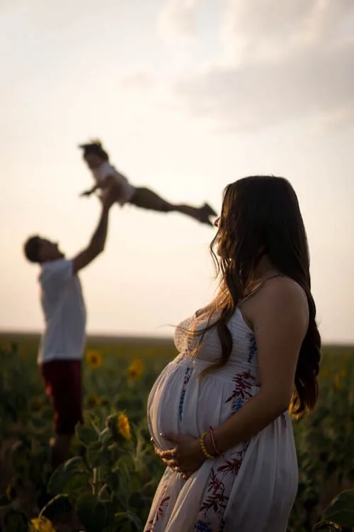 maternity photoshoot with toddler