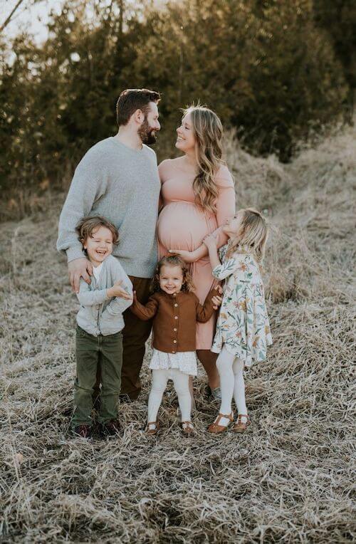 maternity photoshoot with toddler