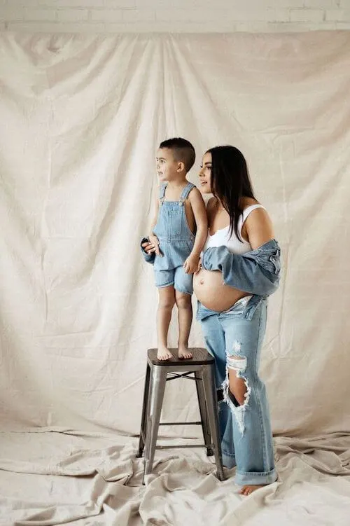 maternity photoshoot with toddler