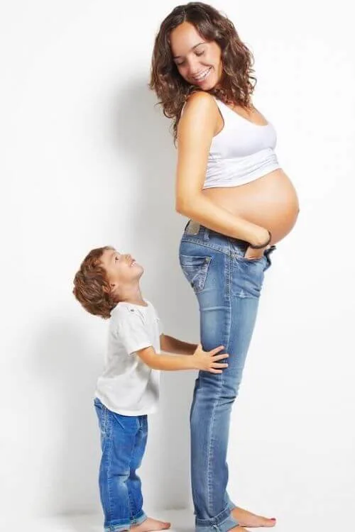 maternity photoshoot with toddler