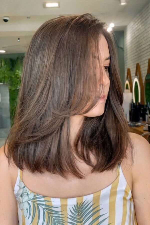 Feathered Straight Hair with Side Part