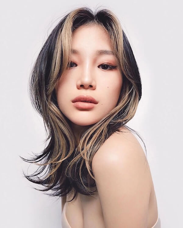 Modern Wolf Cut with Blonde Face-Framing Highlights